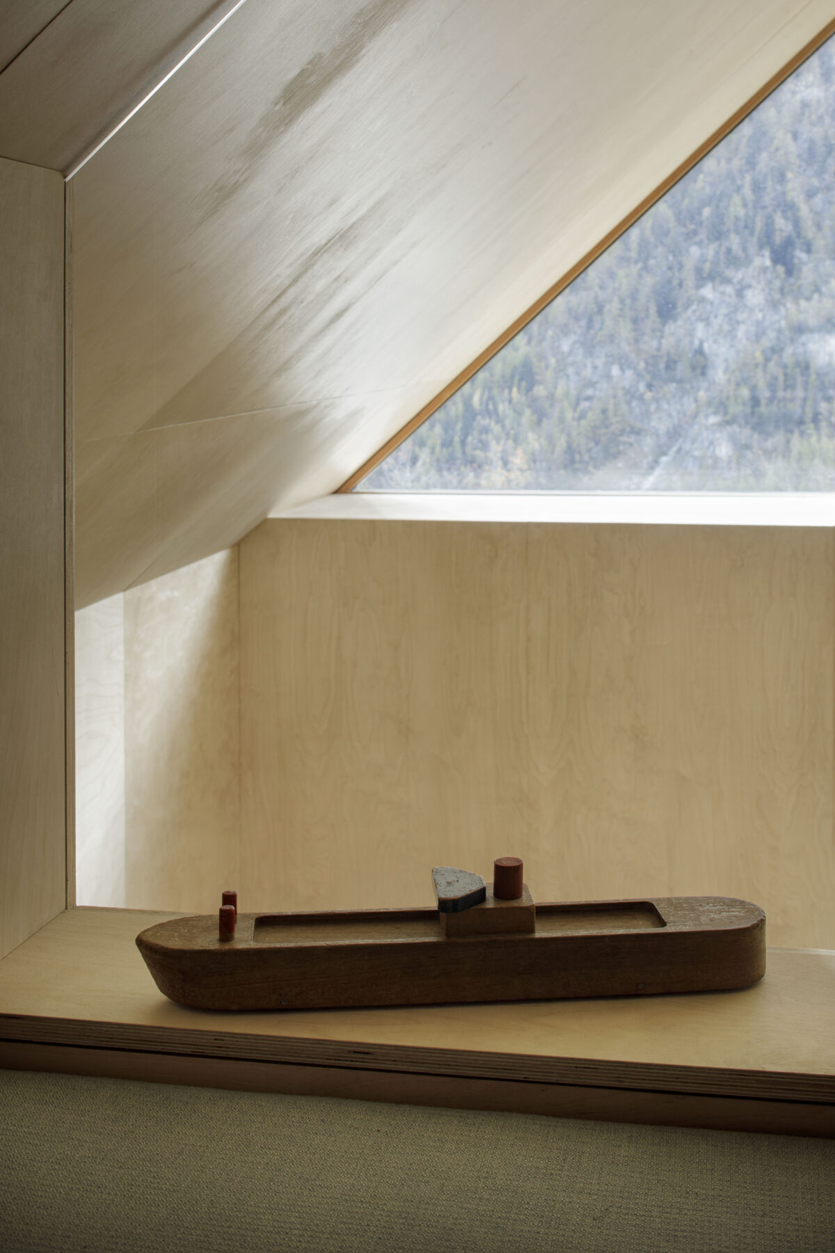 Archisearch House Cinsc: a retreat among the peaks of the Italian Alps by ATOMAA