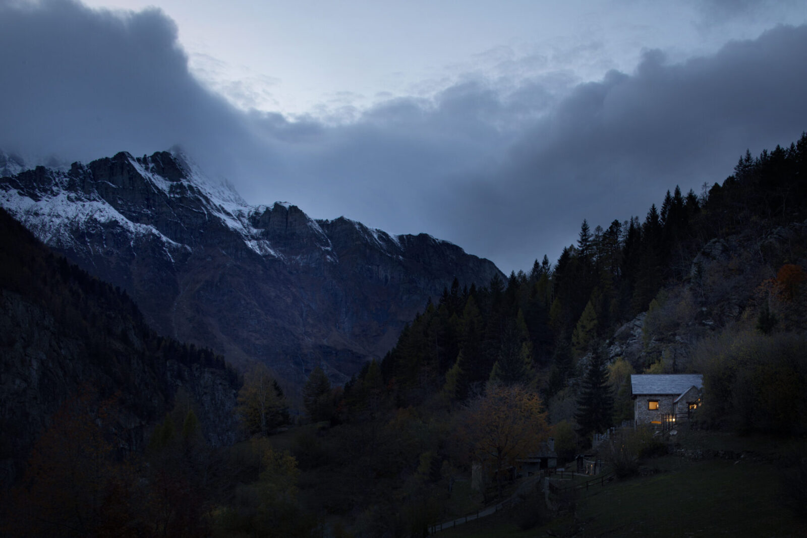 Archisearch House Cinsc: a retreat among the peaks of the Italian Alps by ATOMAA