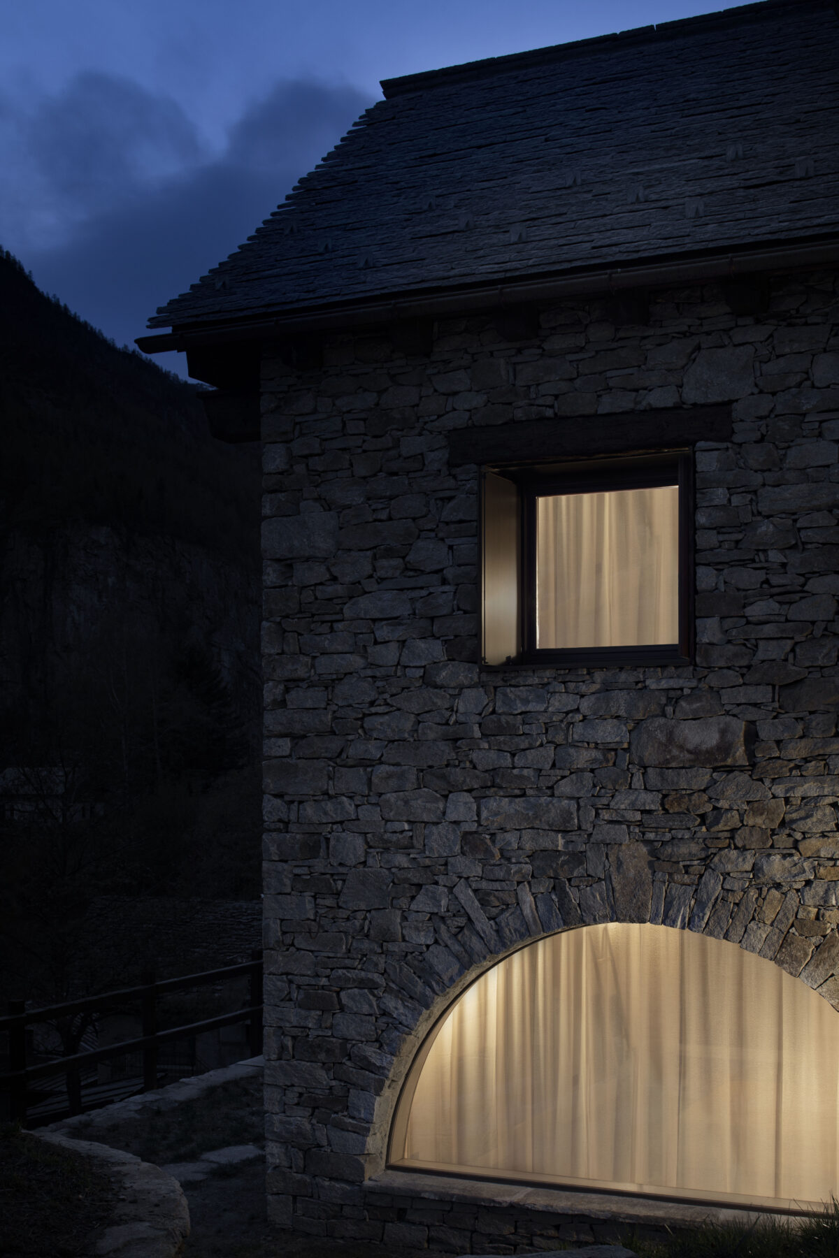 Archisearch House Cinsc: a retreat among the peaks of the Italian Alps by ATOMAA