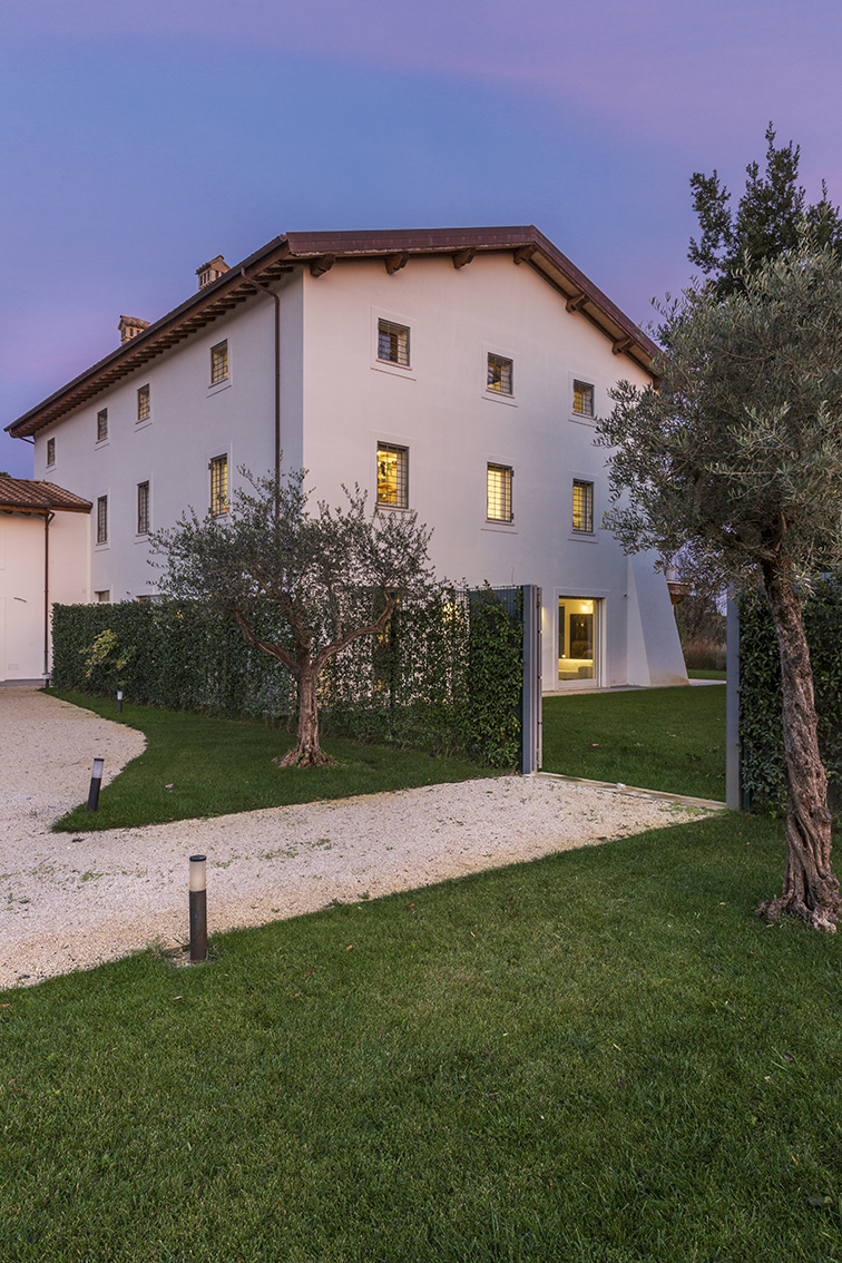 Archisearch In the countryside in Rome: Alvisi Kirimoto designs the domestic landscape of a farmhouse with a rock soul