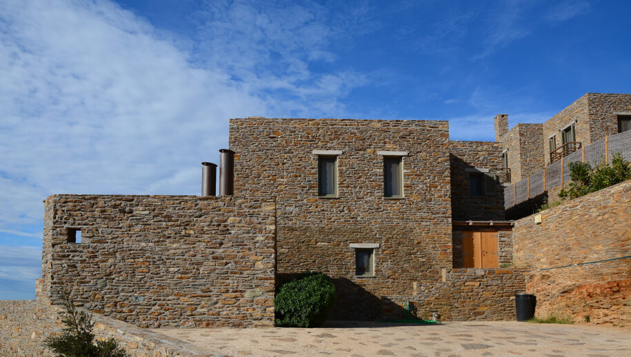 Archisearch ANDROS TESSERA: 4 residences in Andros island by CITICON building spaces