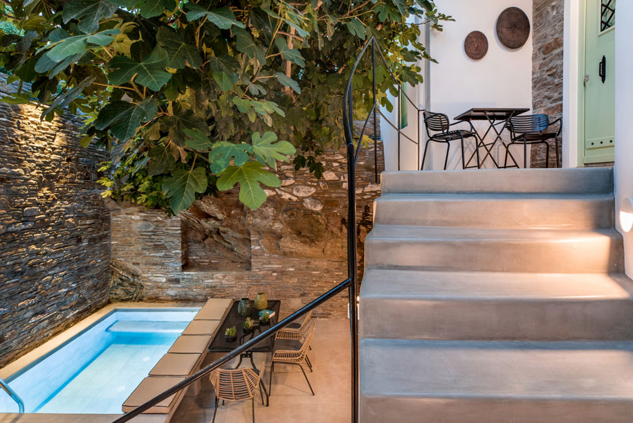 Archisearch An internal courtyard with extroversion in Andros | Domitech