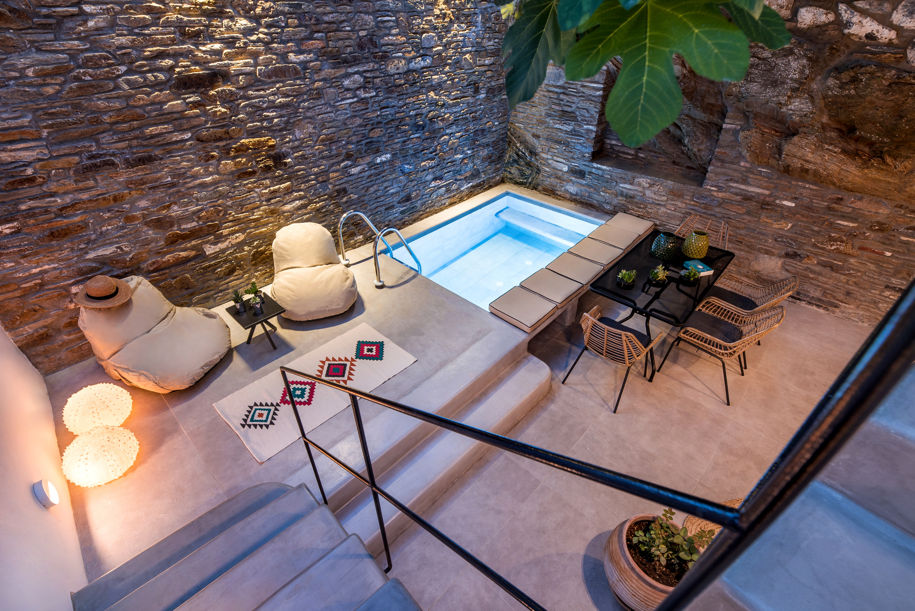 Archisearch An internal courtyard with extroversion in Andros | Domitech