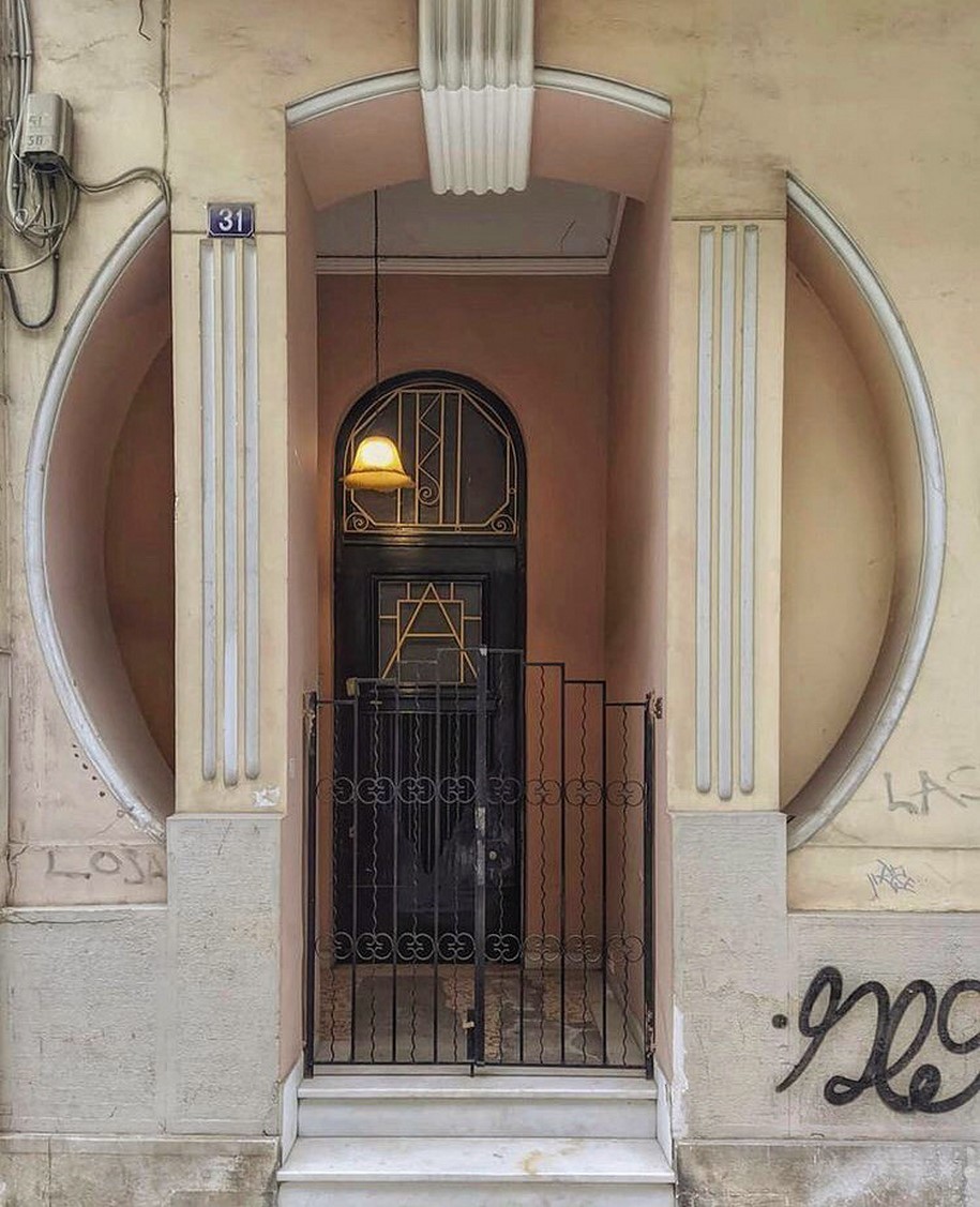 Archisearch Athens mon amour: η γοητεία της νοσταλγικής Αθήνας  στο Instagram | Συνέντευξη με την Άντζελα Λιαρίκου