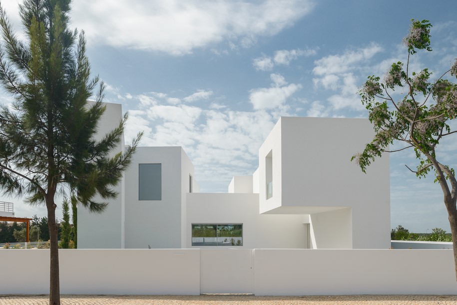 Between Two White Walls, Corpo Atelier, Vilamoura, Portugal, 2017, minimalism