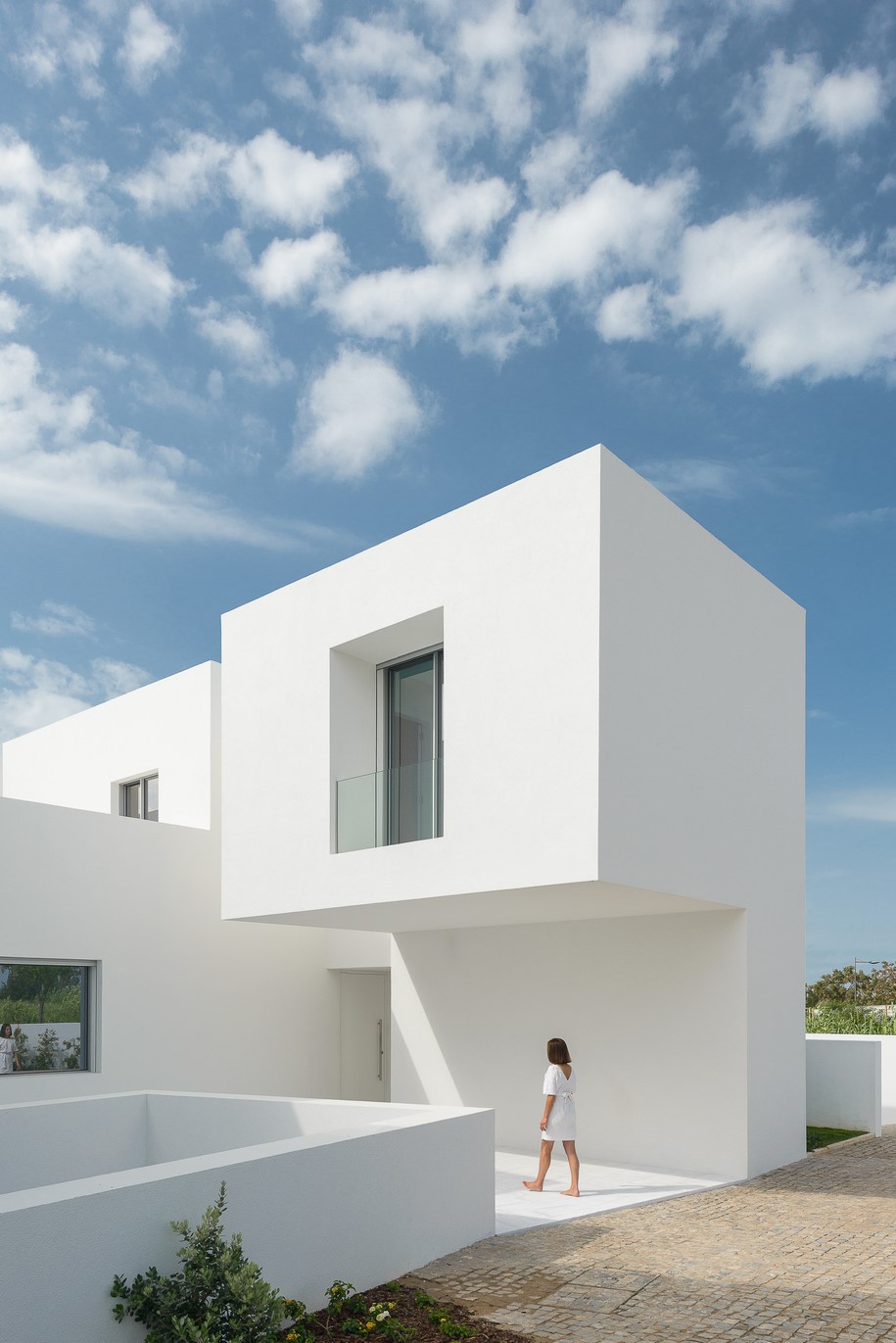 Between Two White Walls, Corpo Atelier, Vilamoura, Portugal, 2017, minimalism