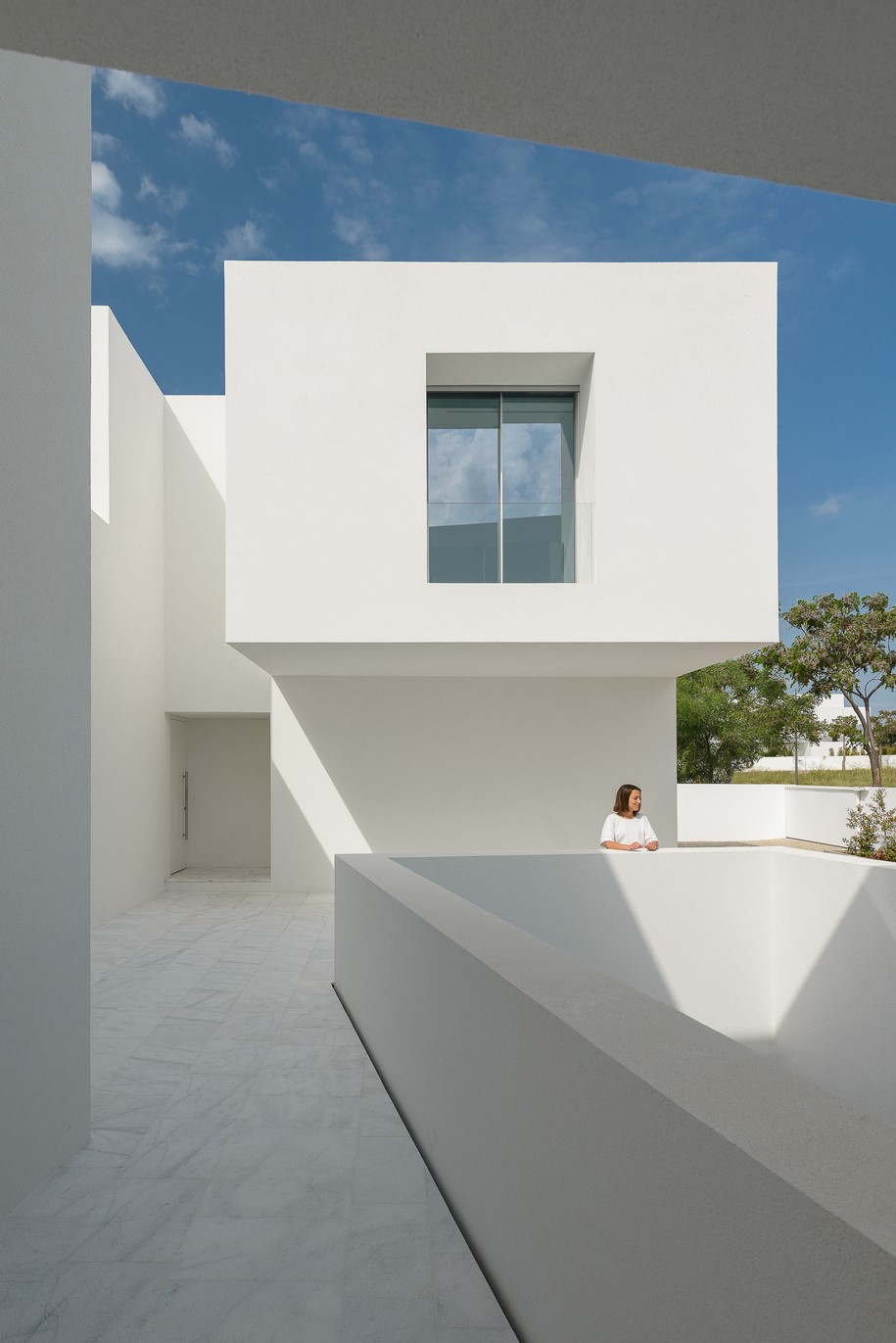 Between Two White Walls, Corpo Atelier, Vilamoura, Portugal, 2017, minimalism