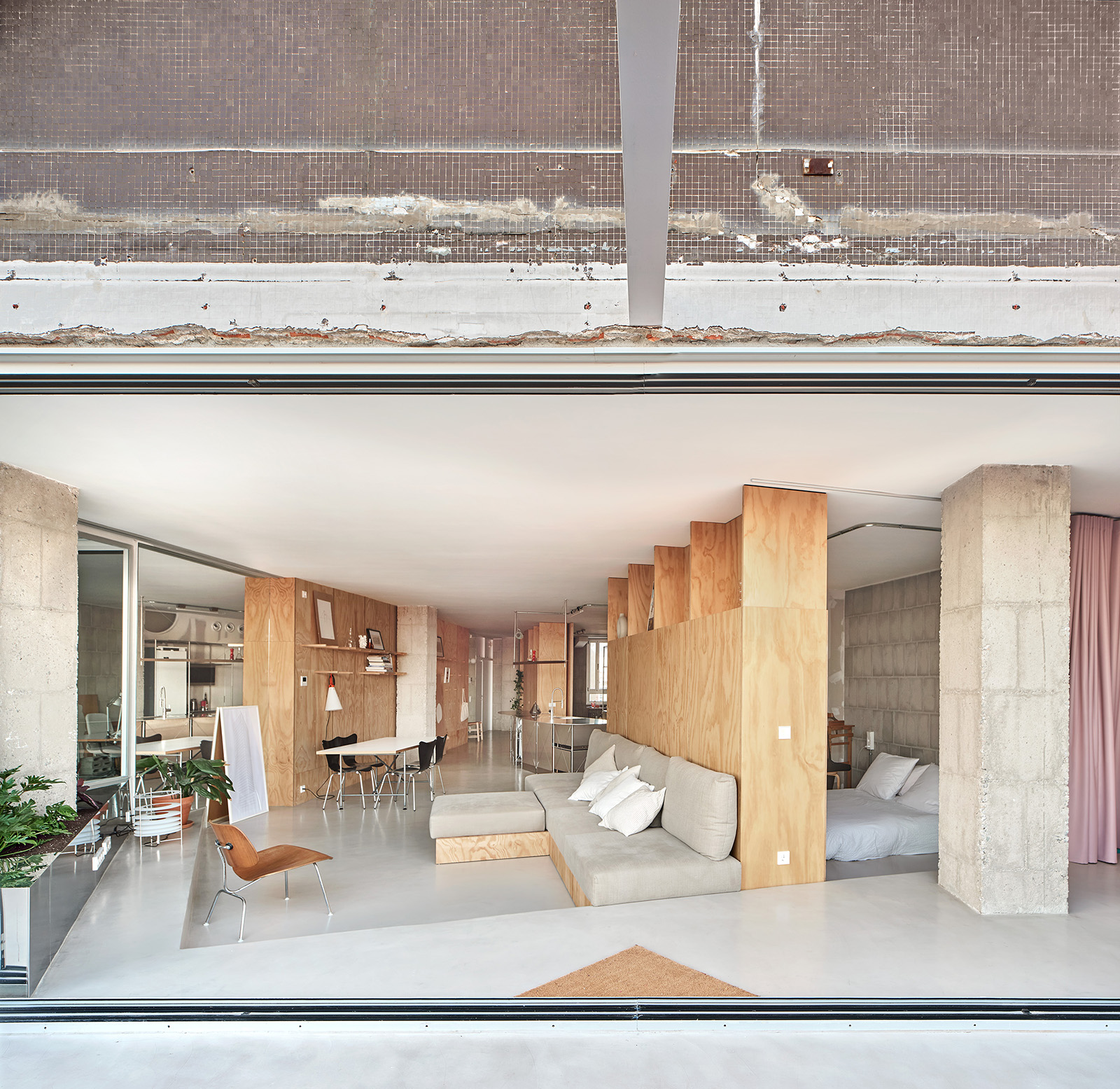 Archisearch Blurring 2 Attics in Poblenou, Barcelona | by Bajet Giramé