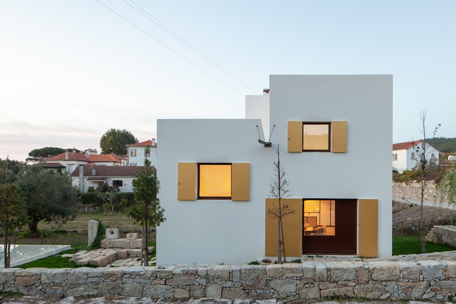 Guilherme Machado Vaz. AFIFE HOUSE, PORTUGAL, square pool