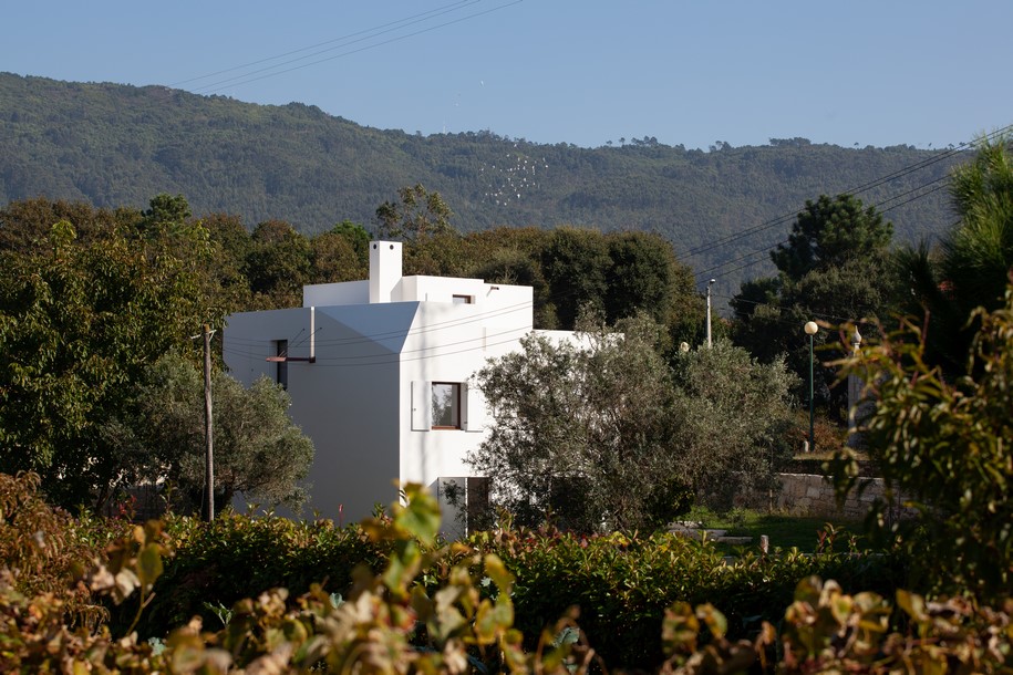 Guilherme Machado Vaz. AFIFE HOUSE, PORTUGAL, square pool