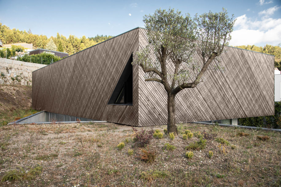 Archisearch Casa A in Guimarães, Portugal | REM’A