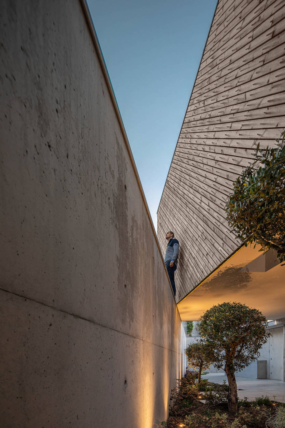 Archisearch Casa A in Guimarães, Portugal | REM’A