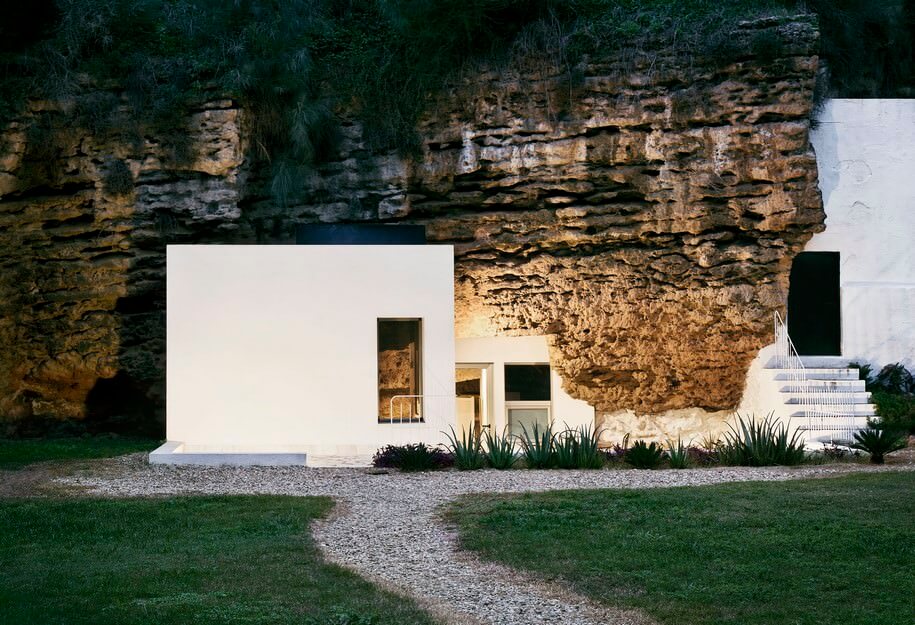 cave house, UMMOestudio, Spain, home, residence, architecture, simplicity, minimalism, architecture, interior, white, modernism