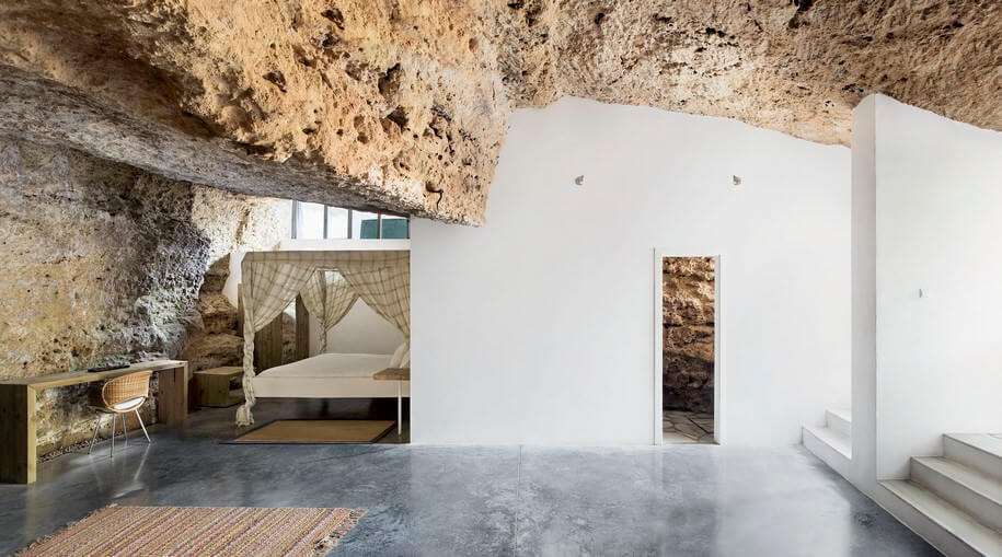 Archisearch A Rough Cave House in Spain / UMMOestudio