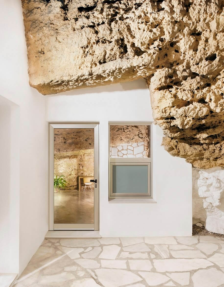 cave house, UMMOestudio, Spain, home, residence, architecture, simplicity, minimalism, architecture, interior, white, modernism