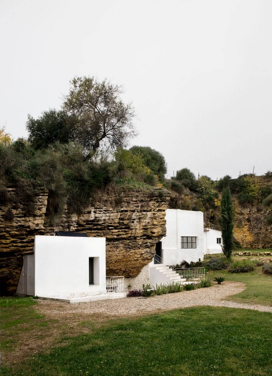 cave house, UMMOestudio, Spain, home, residence, architecture, simplicity, minimalism, architecture, interior, white, modernism