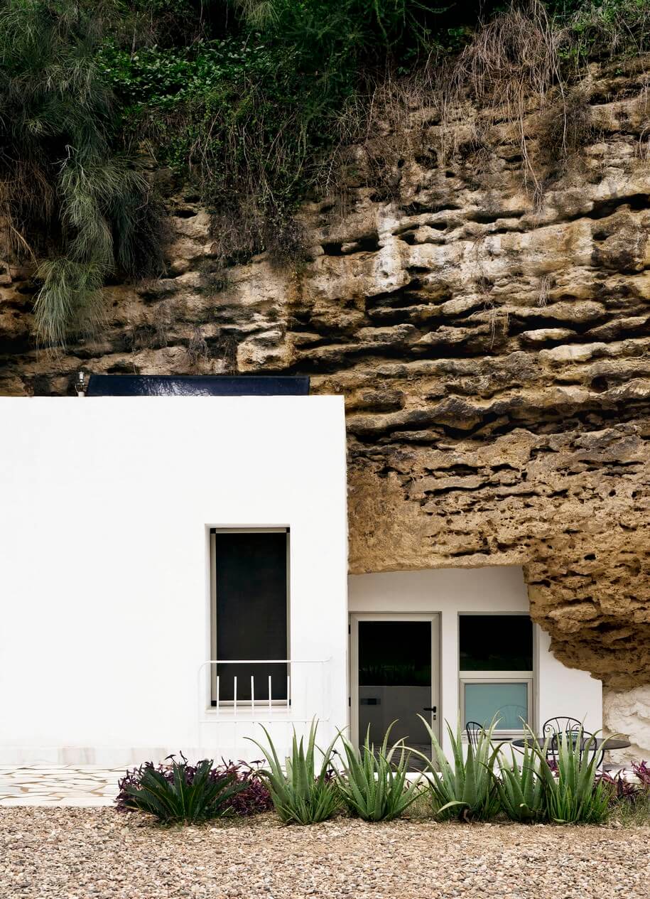 cave house, UMMOestudio, Spain, home, residence, architecture, simplicity, minimalism, architecture, interior, white, modernism