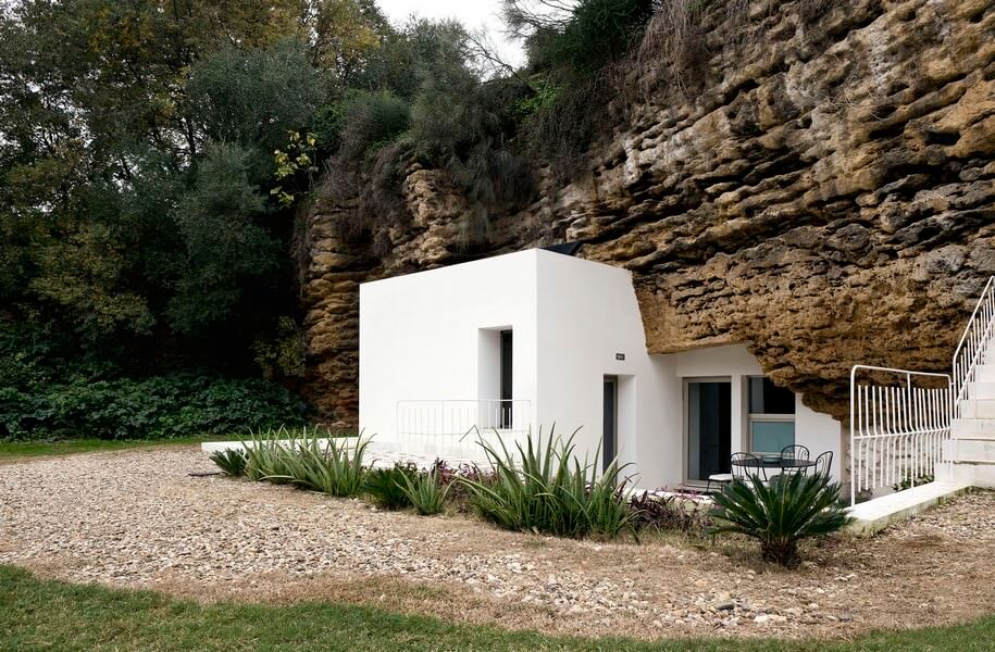 cave house, UMMOestudio, Spain, home, residence, architecture, simplicity, minimalism, architecture, interior, white, modernism