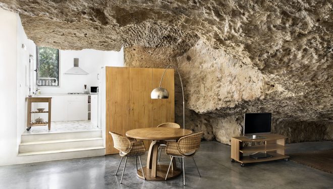 Archisearch - A Rough Cave House in Spain / UMMOestudio