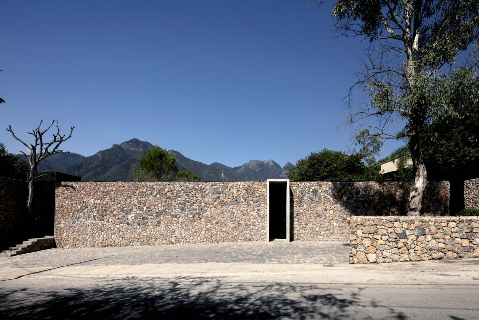 Archisearch Dream Houses: S-AR Design La Villa de Santiago in Mexico as A Monolithic Concrete Home Framed by Patios