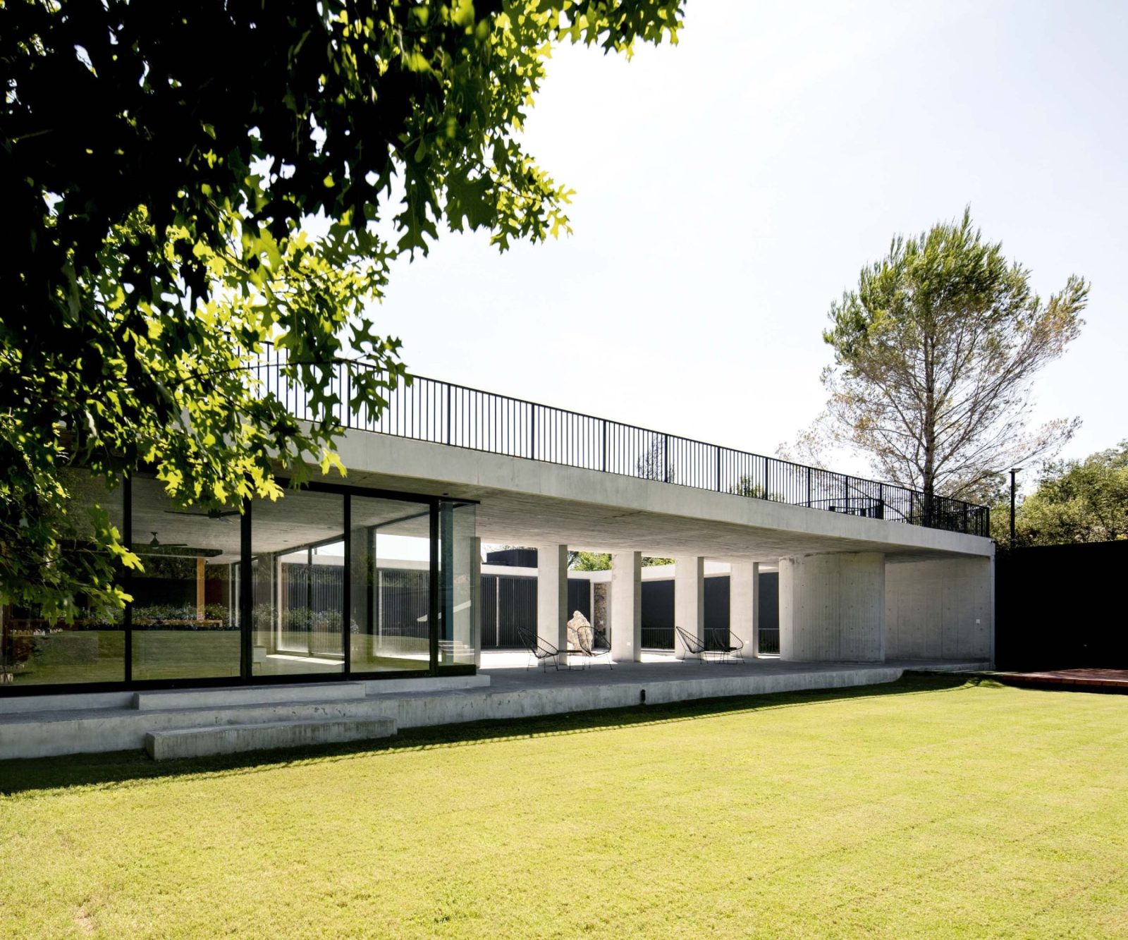 Archisearch Dream Houses: S-AR Design La Villa de Santiago in Mexico as A Monolithic Concrete Home Framed by Patios