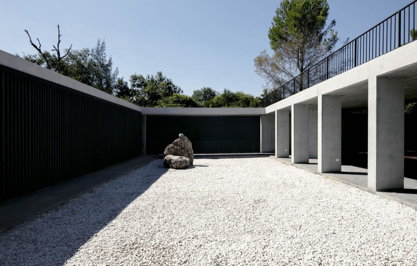 Archisearch Dream Houses: S-AR Design La Villa de Santiago in Mexico as A Monolithic Concrete Home Framed by Patios
