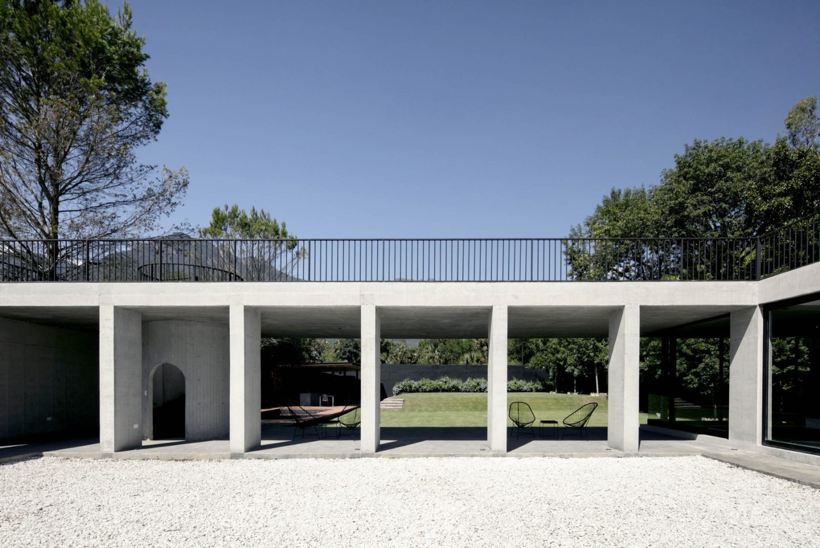 Archisearch Dream Houses: S-AR Design La Villa de Santiago in Mexico as A Monolithic Concrete Home Framed by Patios