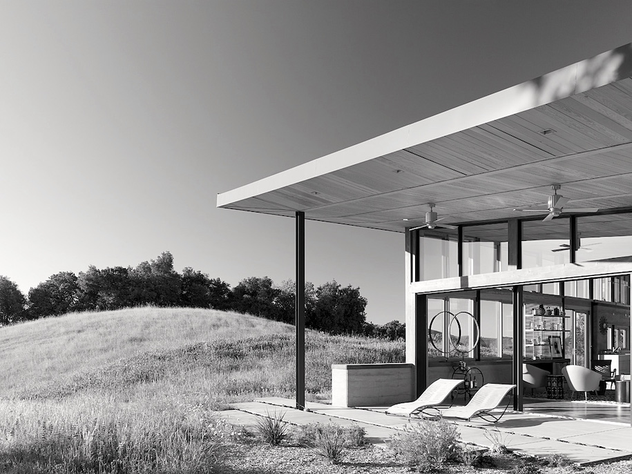 Archisearch Caterpillar House by Feldman Architecture sits in the hills of Central California