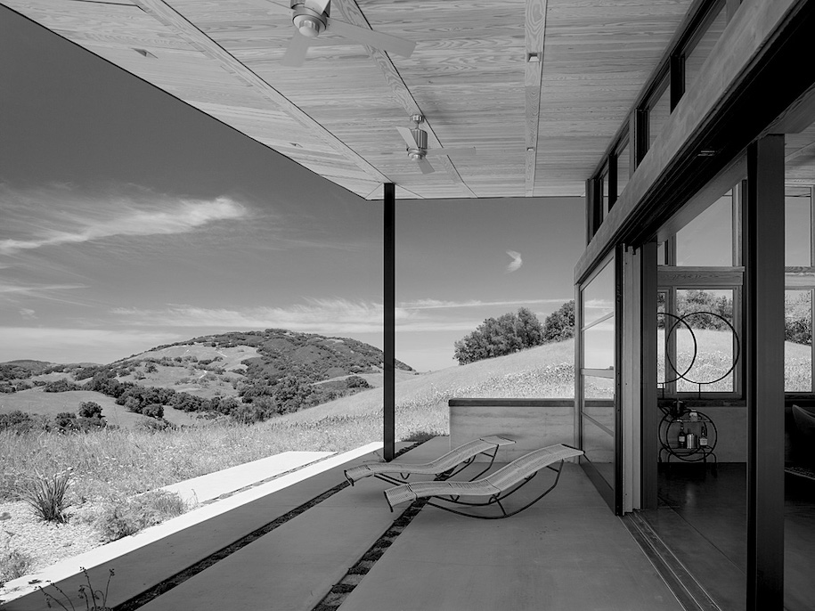 Archisearch Caterpillar House by Feldman Architecture sits in the hills of Central California