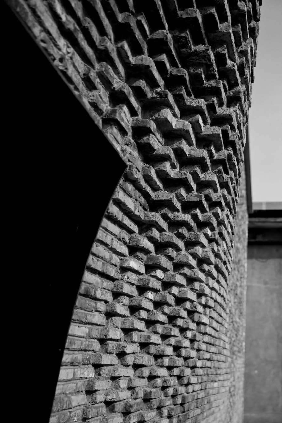 Archi-Union Architects, Chi She, art gallery,Shanghai, China, 2016, bulging facade, recycled materials, bricks, advanced digital fabrication technology
