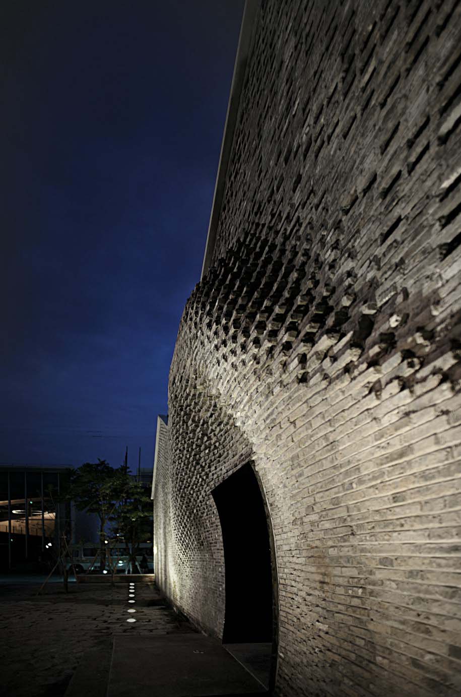 Archi-Union Architects, Chi She, art gallery,Shanghai, China, 2016, bulging facade, recycled materials, bricks, advanced digital fabrication technology