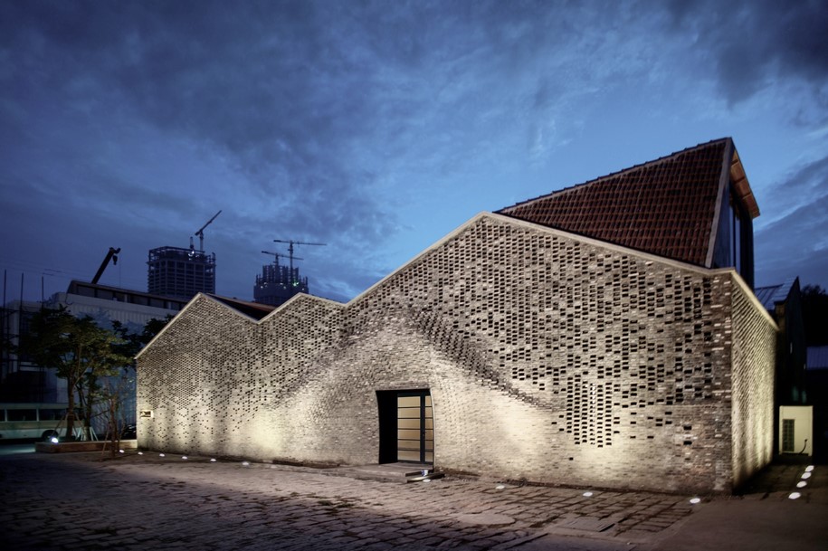 Archi-Union Architects, Chi She, art gallery,Shanghai, China, 2016, bulging facade, recycled materials, bricks, advanced digital fabrication technology