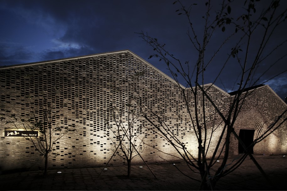 Archi-Union Architects, Chi She, art gallery,Shanghai, China, 2016, bulging facade, recycled materials, bricks, advanced digital fabrication technology