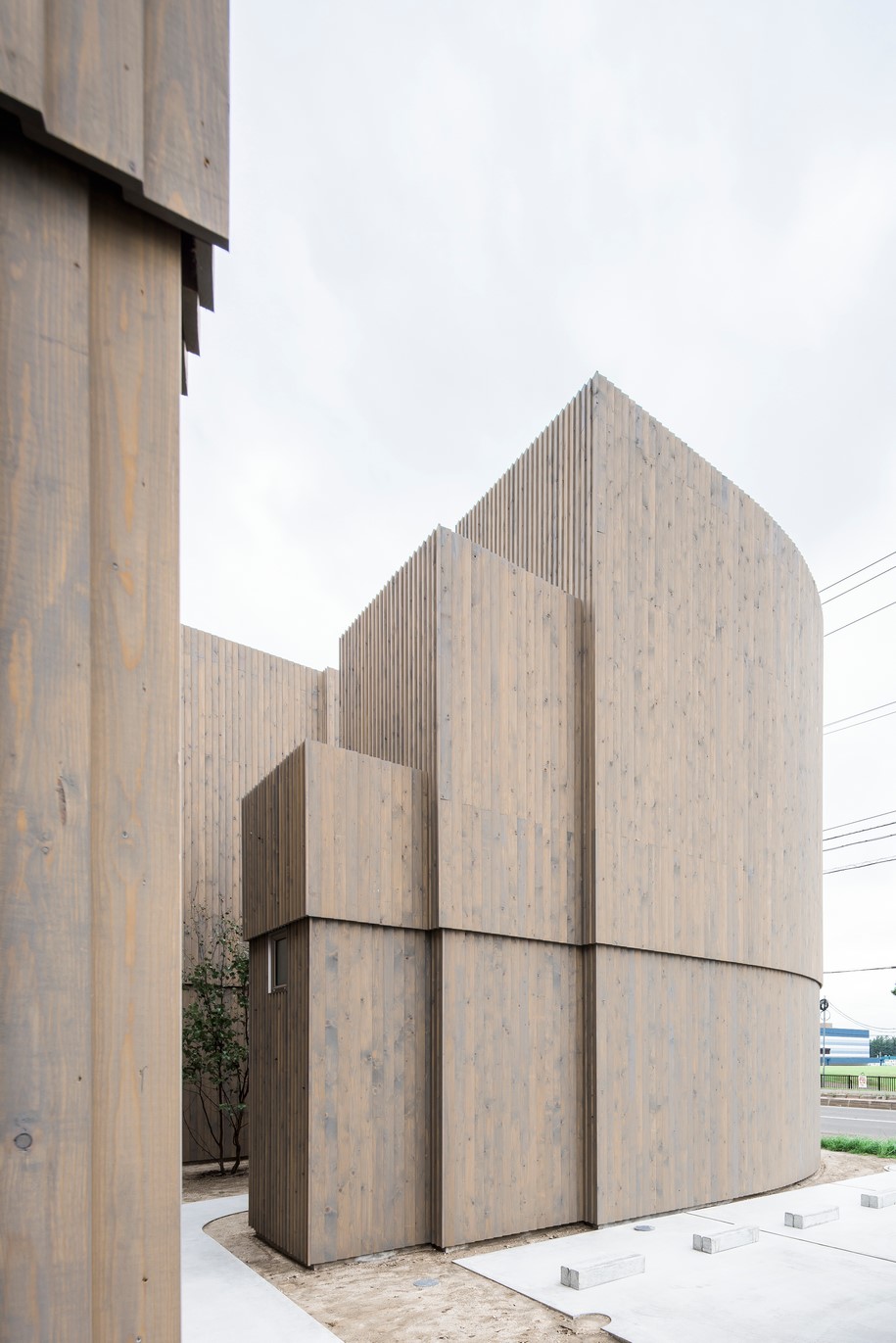 Corridor of the Fold, Jun Igarashi Architects, Kitami, Hokkaido, circular, materials