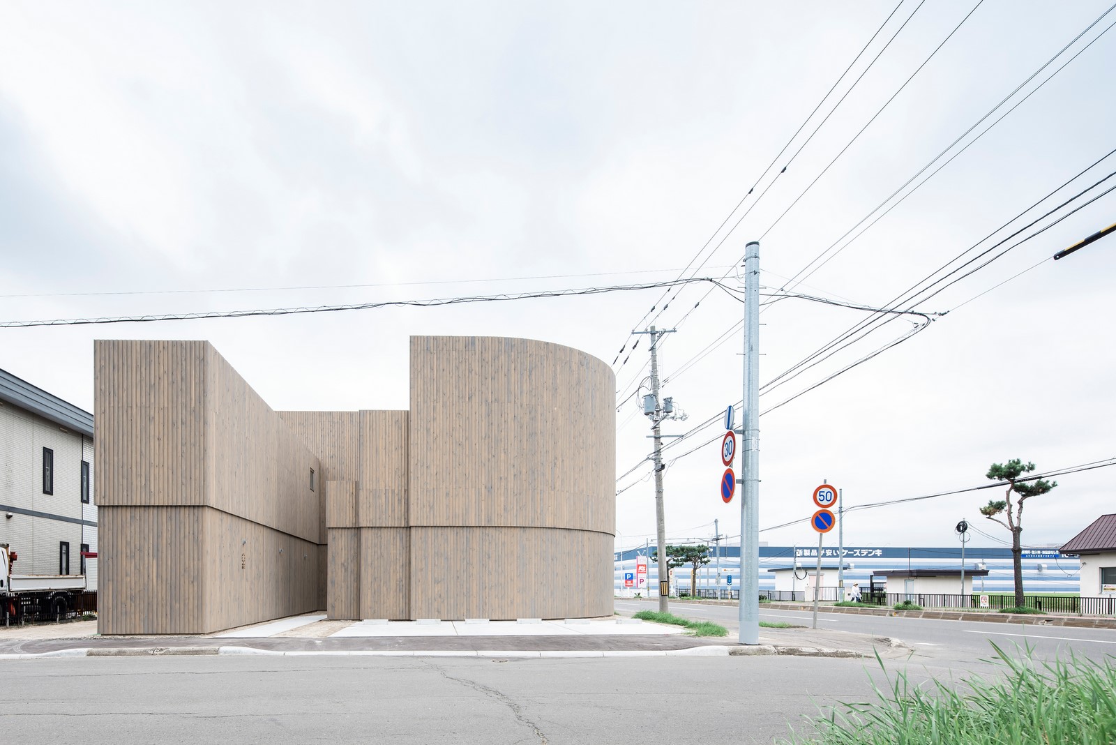 Corridor of the Fold, Jun Igarashi Architects, Kitami, Hokkaido, circular, materials