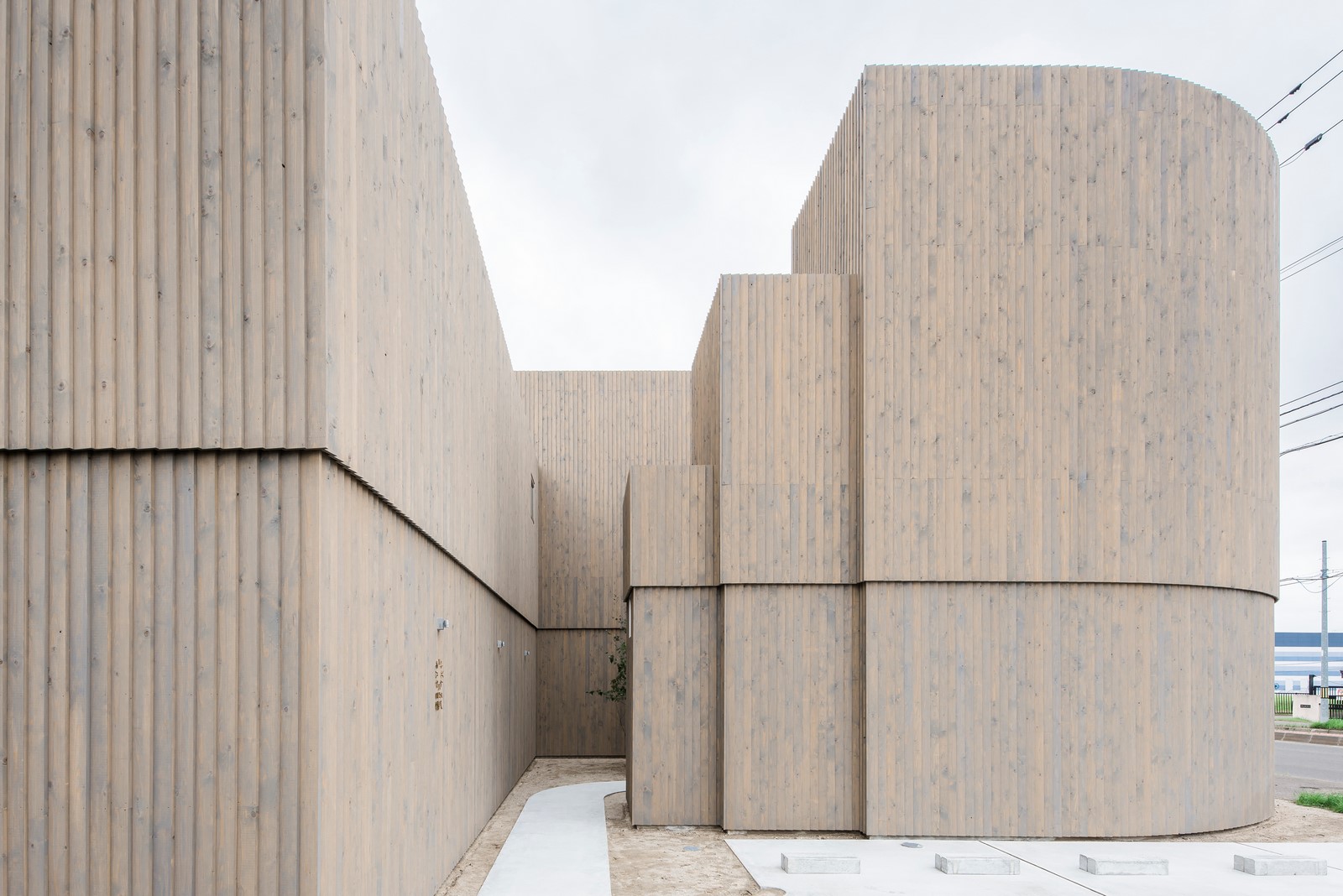 Corridor of the Fold, Jun Igarashi Architects, Kitami, Hokkaido, circular, materials