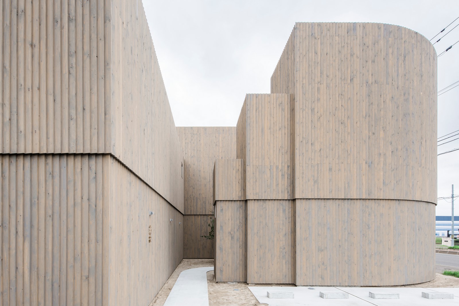 Corridor of the Fold, Jun Igarashi Architects, Kitami, Hokkaido, circular, materials