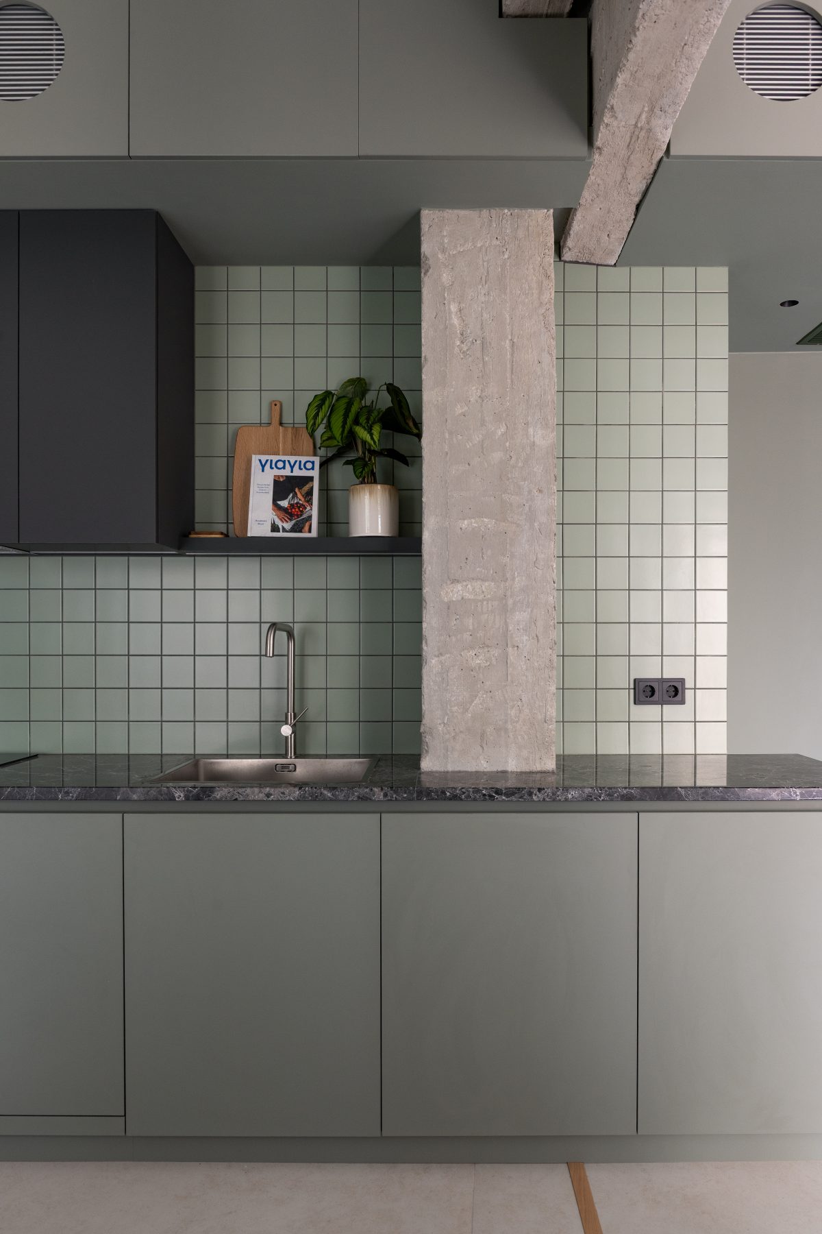 Archisearch Το διαμέρισμα Transversal από το studio thanasis είναι μια γραμμική εμπειρία κατοίκησης με άξονα τον Παρθενώνα