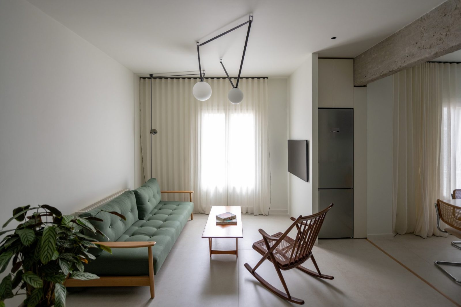 Archisearch Το διαμέρισμα Transversal από το studio thanasis είναι μια γραμμική εμπειρία κατοίκησης με άξονα τον Παρθενώνα