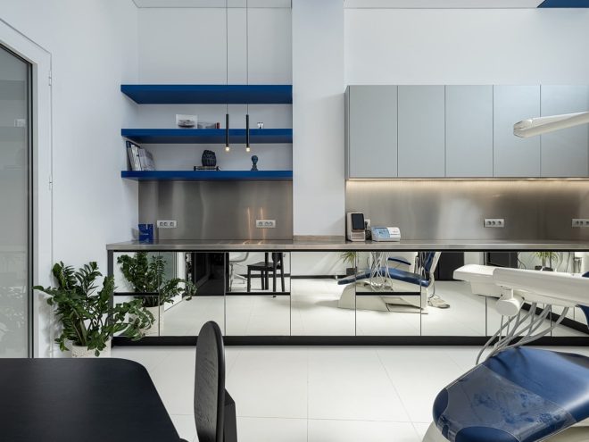 Archisearch - Blue & White always tell a story: a dental clinic in Chania by Iosif Vasilodimitrakis (IOSV)