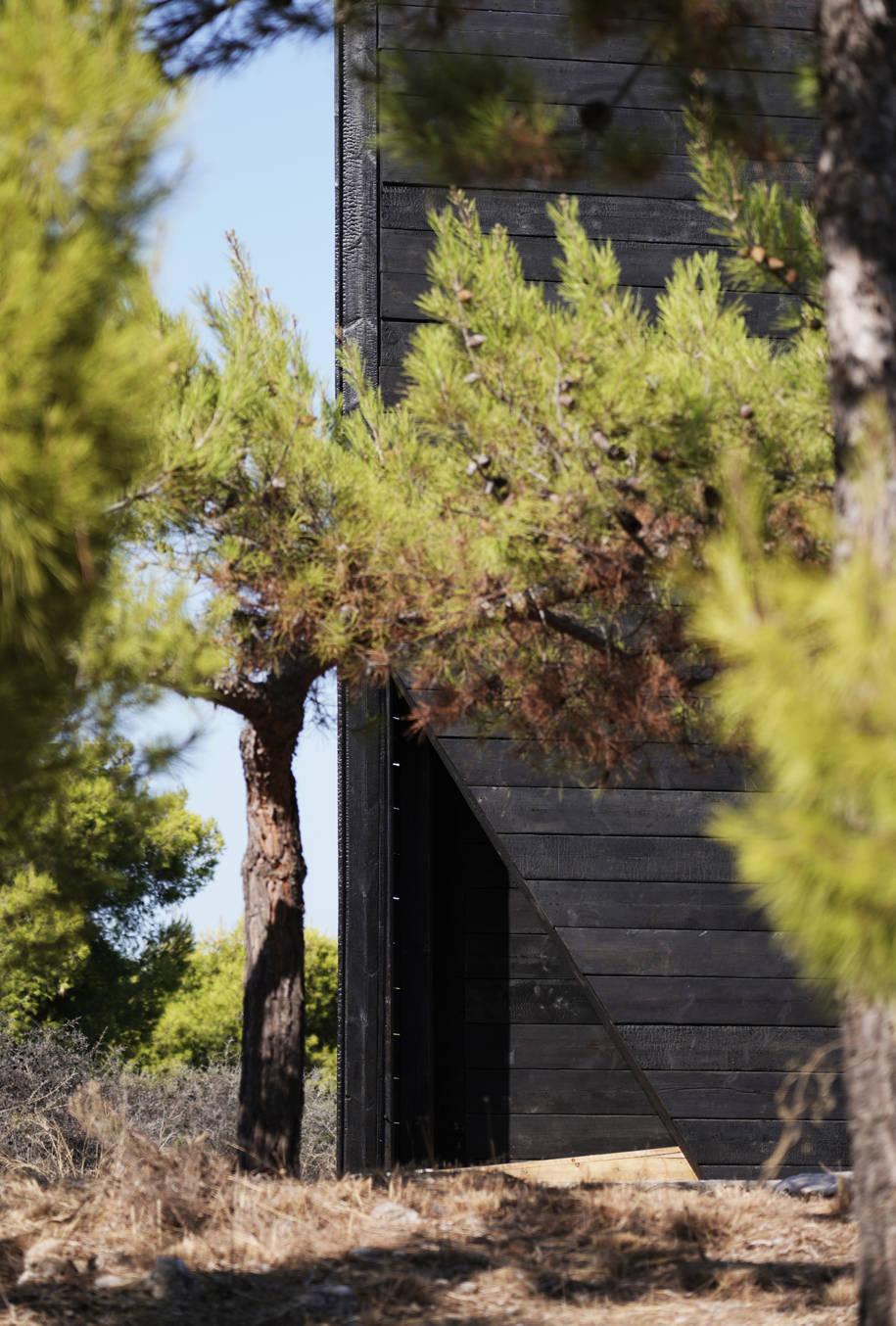 Archisearch Irish designer Kieran Donnellan creates Dark Beacon Pavilion for MEDS Workshop 2019 in Spetses island