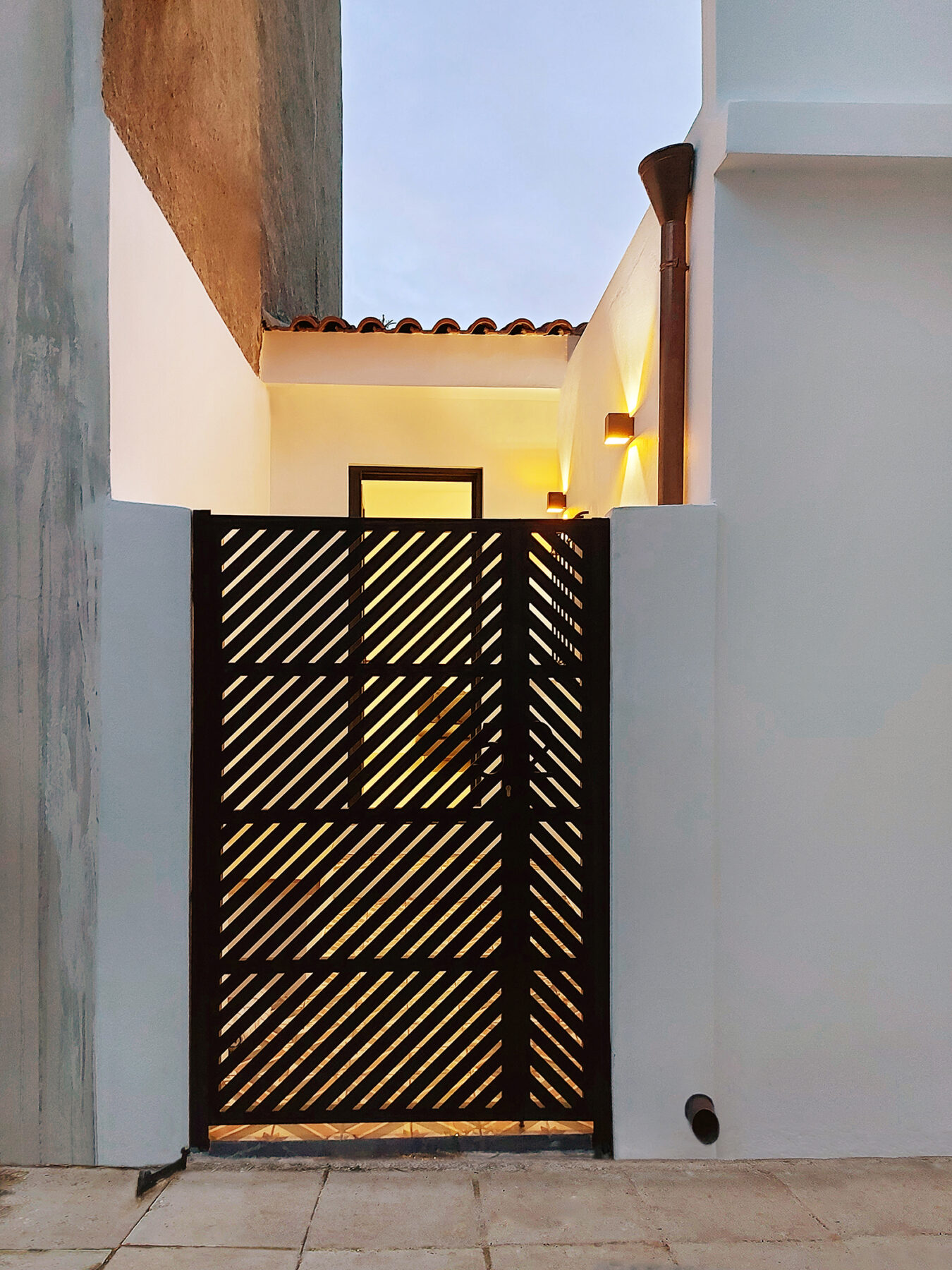 Archisearch Interior architect Efi Drakopoulou renovates a 1920's refugee residence with terrace in the historical district of Nikea, Piraeus, Greece