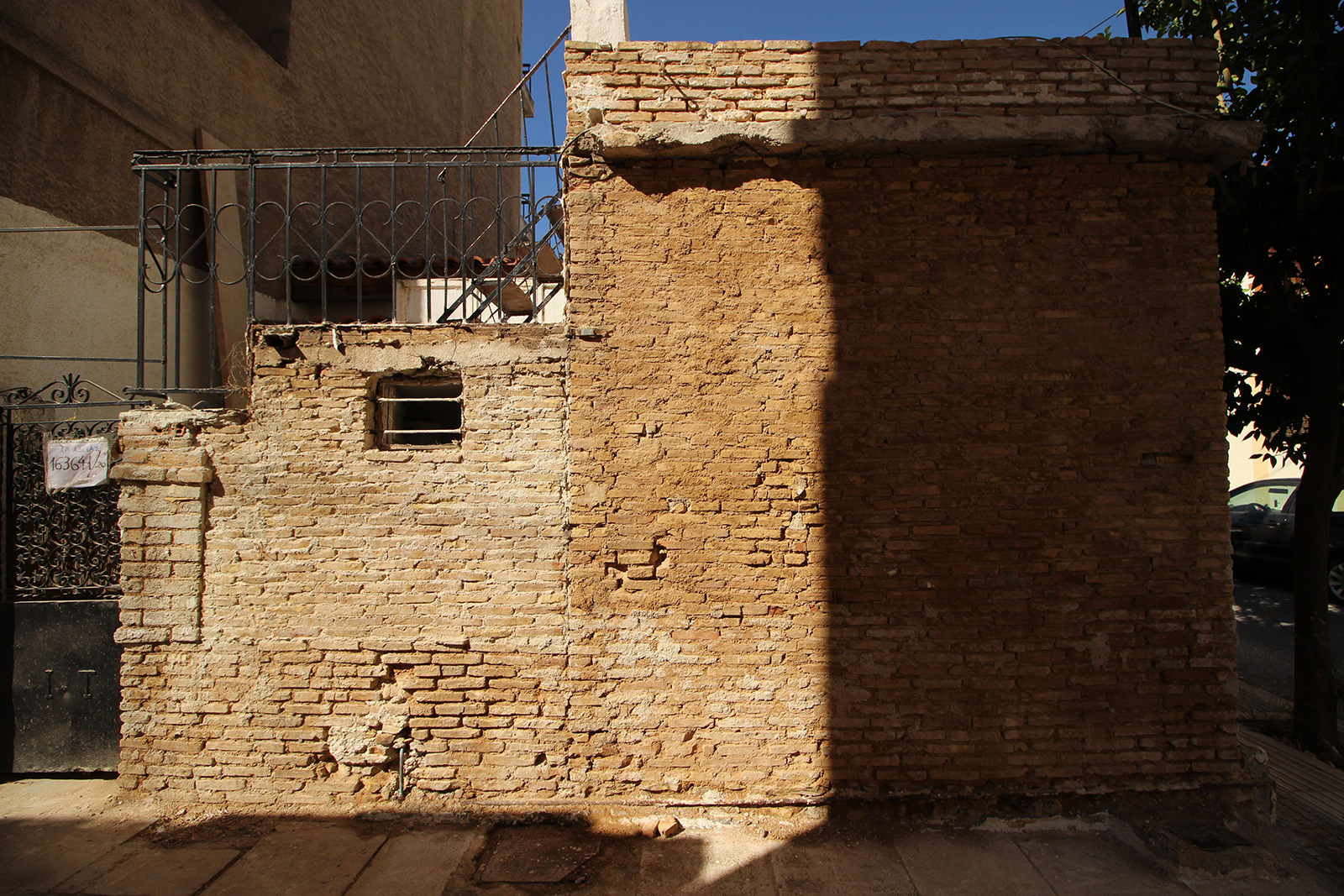 Archisearch Interior architect Efi Drakopoulou renovates a 1920's refugee residence with terrace in the historical district of Nikea, Piraeus, Greece