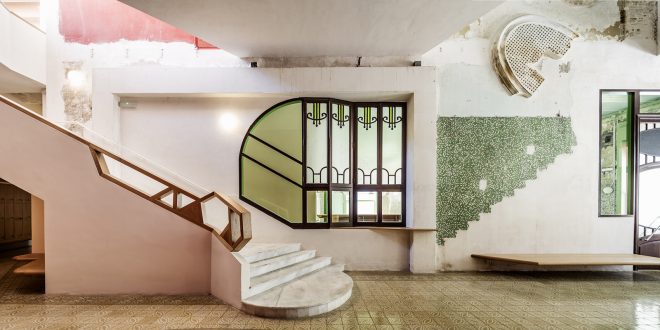 Archisearch - Old and new coexists in Sala Beckett theatre | Flores & Prats