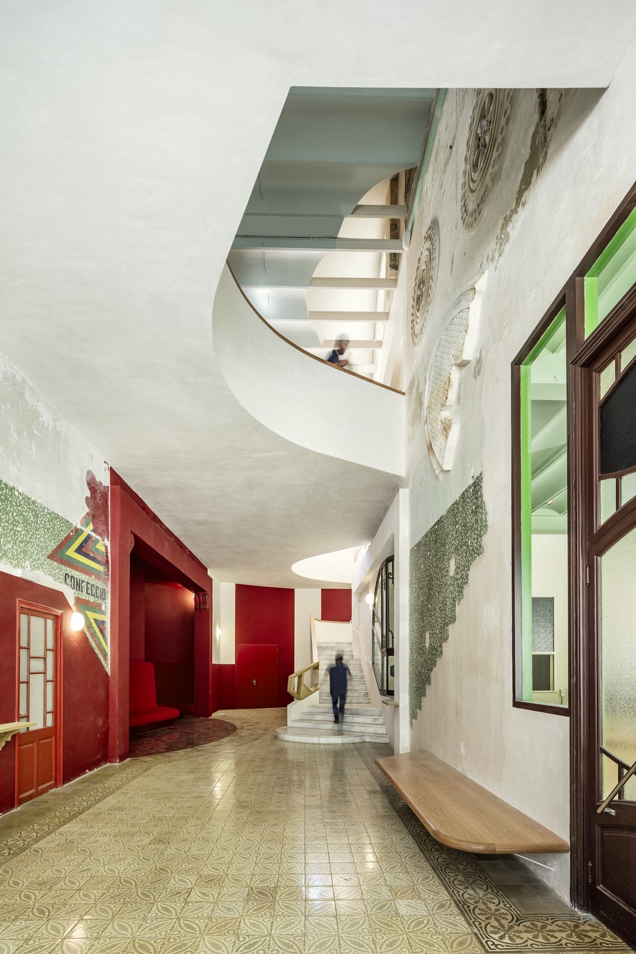 Archisearch Old and new coexists in Sala Beckett theatre | Flores & Prats