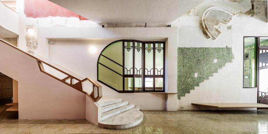 Archisearch Old and new coexists in Sala Beckett theatre | Flores & Prats