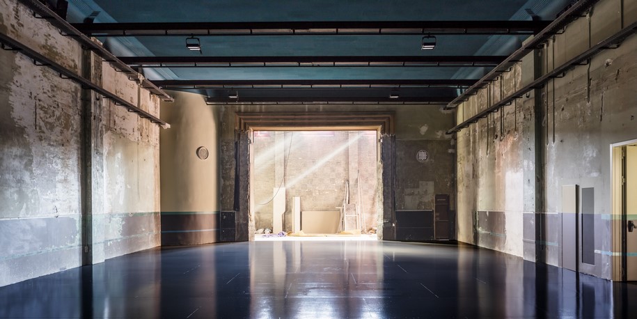 Sala Beckett, Arsenale, 2018, Flores & Prats, Liquid Light, FREESPACE, Barcelona, Venice, light, ray, replica, 