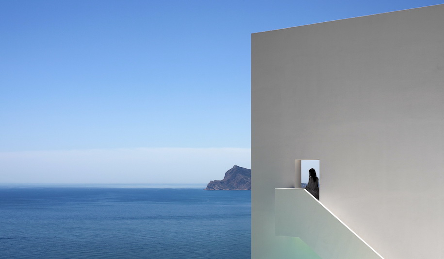 Archisearch House on the Cliff by Fran Silvestre Arquitectos