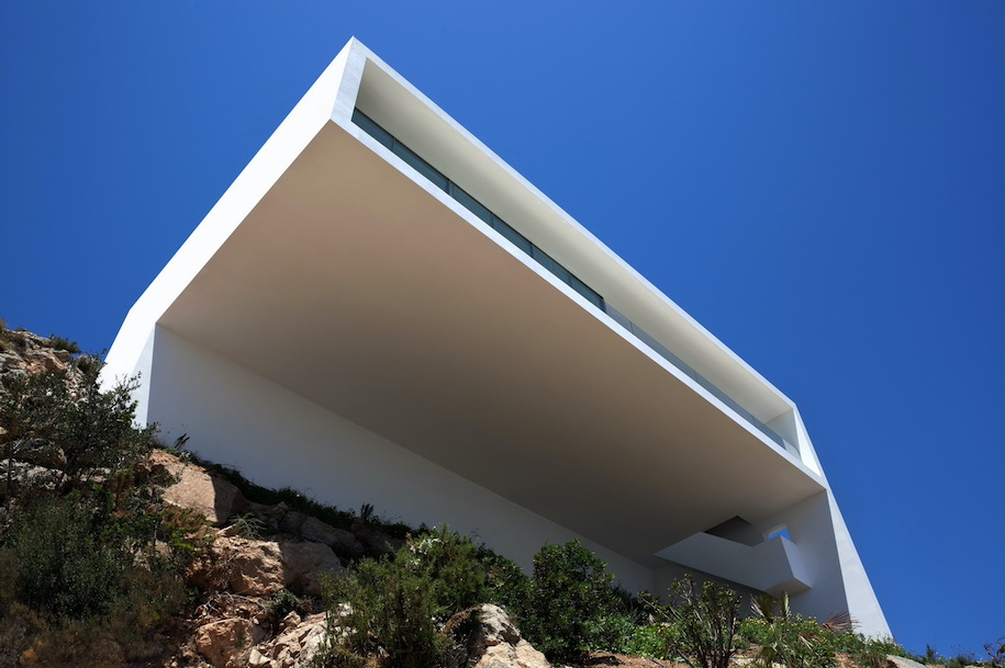 Archisearch House on the Cliff by Fran Silvestre Arquitectos