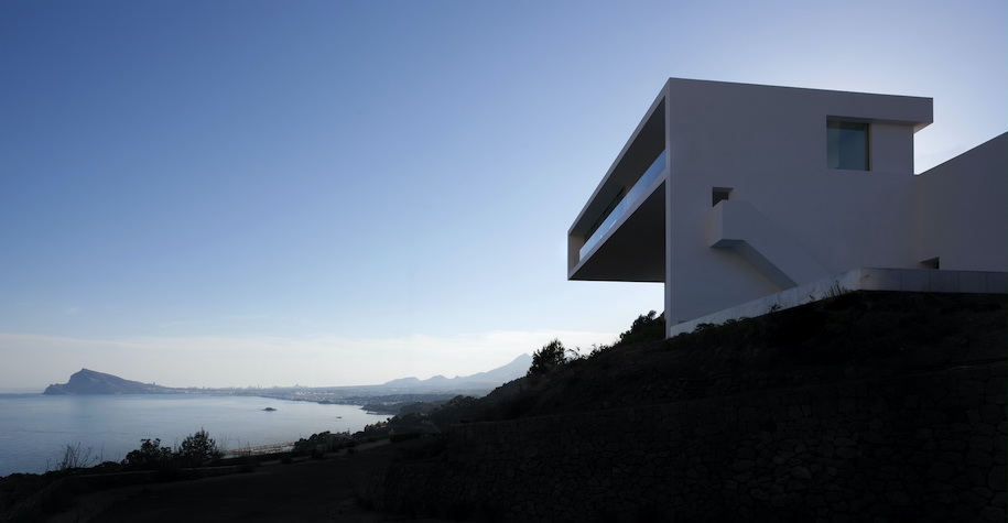 Archisearch House on the Cliff by Fran Silvestre Arquitectos